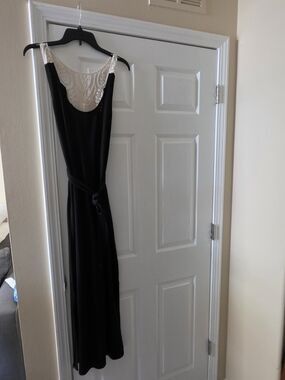 Black Lace-Back Maxi Dress - S